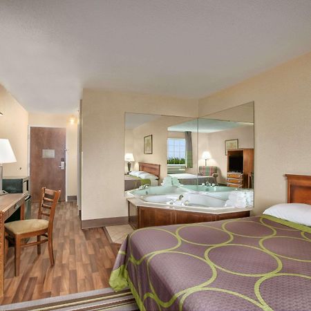 Super 8 by Wyndham Grayville Eksteriør billede