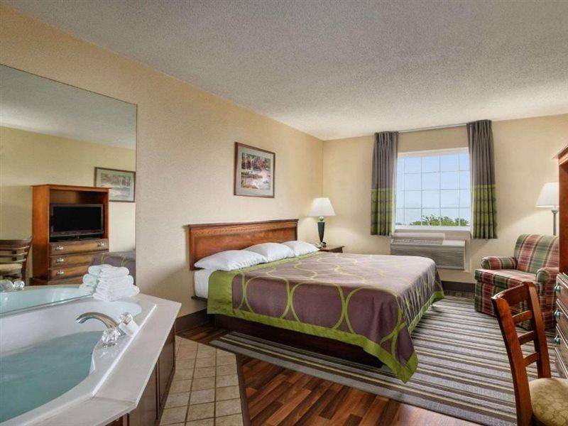 Super 8 by Wyndham Grayville Eksteriør billede