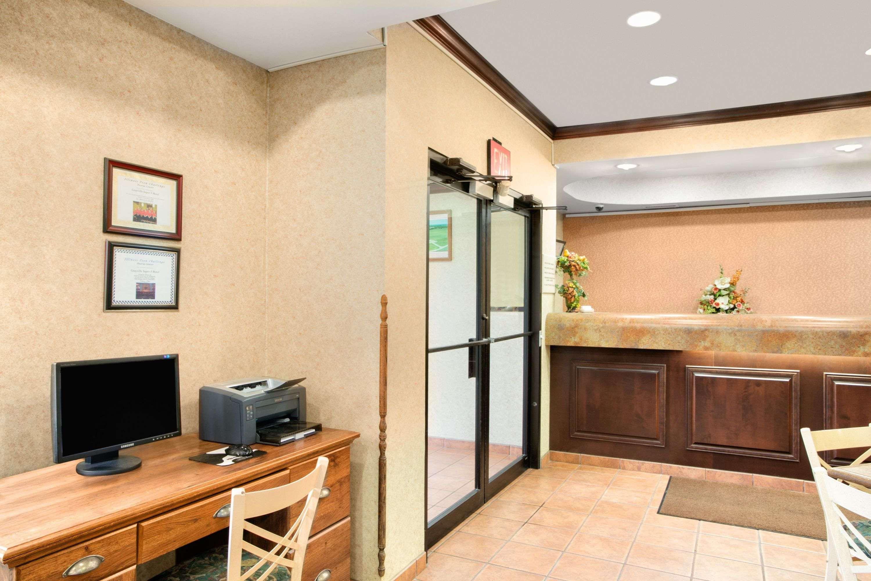 Super 8 by Wyndham Grayville Eksteriør billede